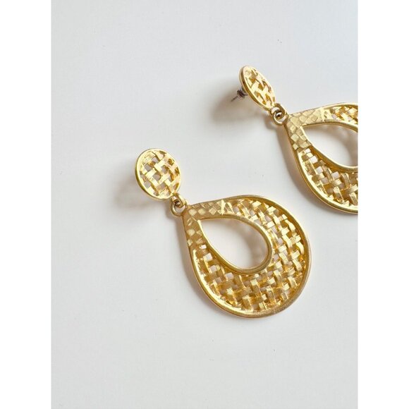 Vintage 90's Unsigned Gold Tone Basketweave Dangle Drop Earrings - Picture 6 of 10